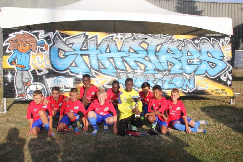 Les petits de Chartres Horizons face à notre Cellograff